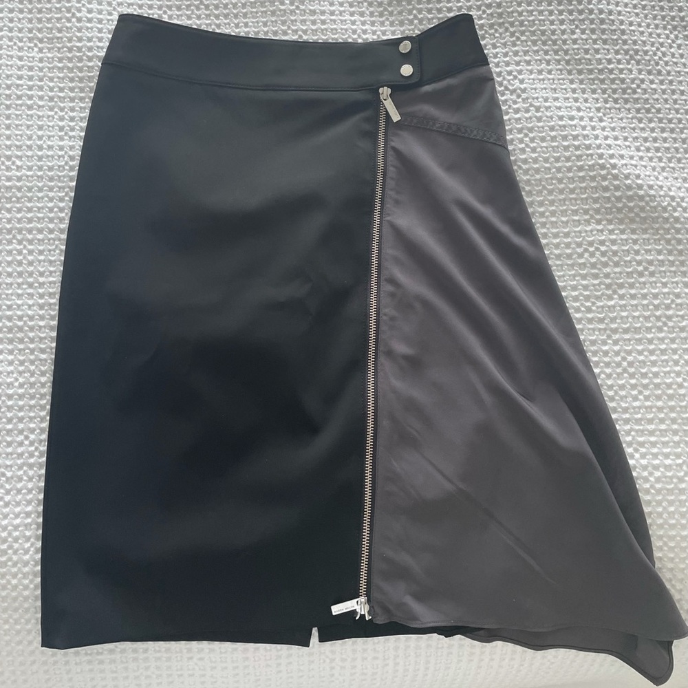 KM asymmetric skirt